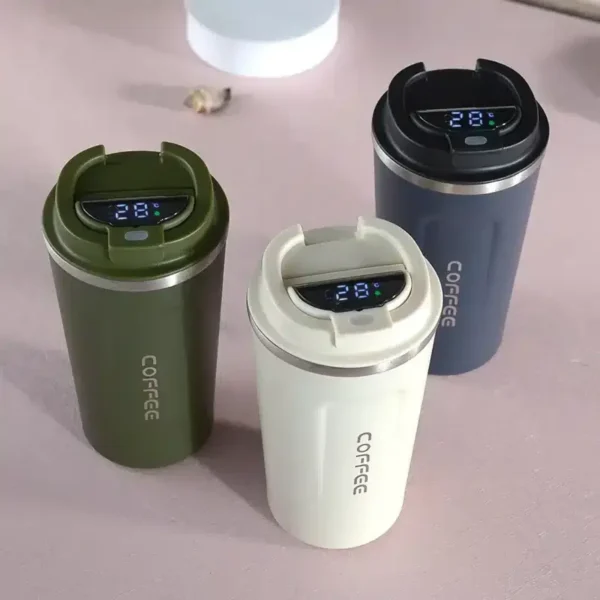 Mugs isothermes intelligents avec affichage LED – 3 coloris - fingodor.com Trois mugs isothermes connectés avec affichage numérique de température – couleurs vert, blanc et bleu