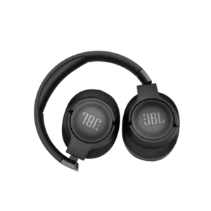 Casque JBL TUNE 710BT plié pour un transport facile.