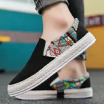 Chaussures homme toile noire à motifs ethniques colorés, semelle corde blanche