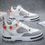 Baskets montantes blanches et grises pour homme avec intérieur fourré et détails orange