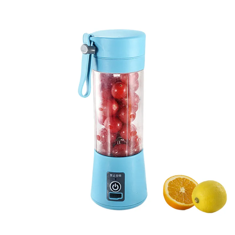 Mini blender portable bleu avec fruits rouges à l'intérieur
