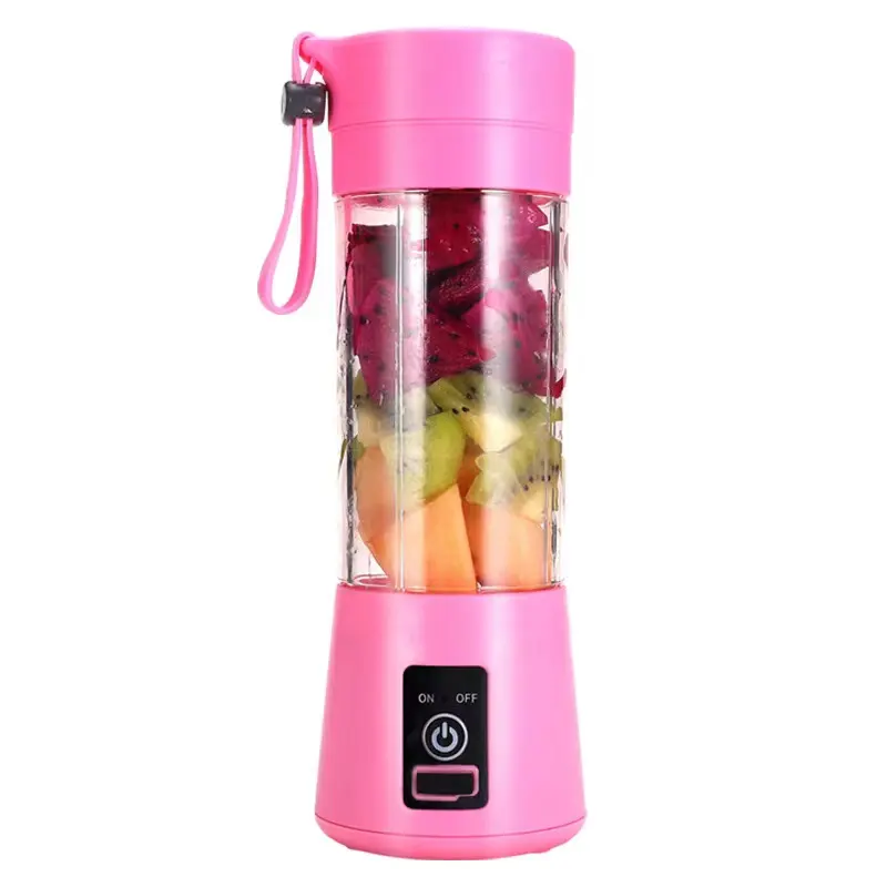 Mini blender portable rose rempli de fruits frais variés